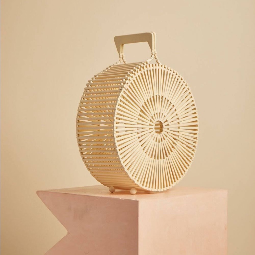 Cult Gaia Zaha Bag Ash, Cream